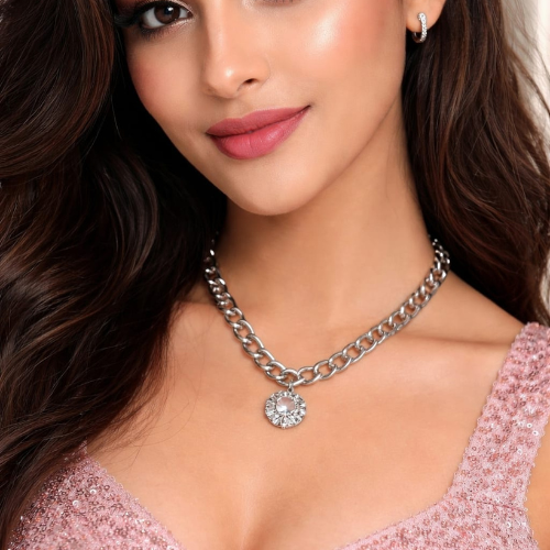 Elegant Silver Neck Piece – Minimal & Timeless Beauty